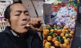 网红水果哥吃瓜,瓜果飘香引网友热议